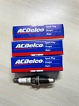 Acdelco Spark Plugs FR3LM / 5614040 , Lot Of. Fixed Price $9.95.